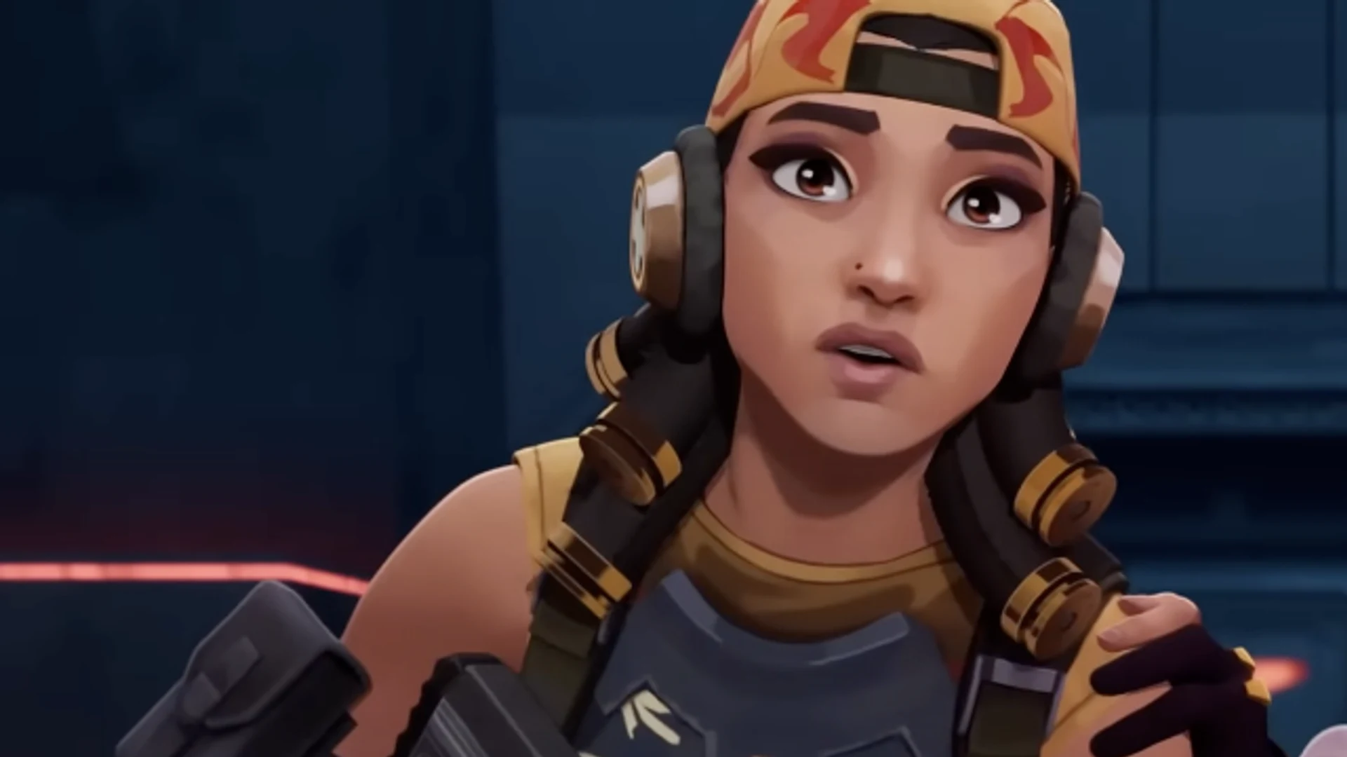 Raze con su gorra naranja y sus auriculares